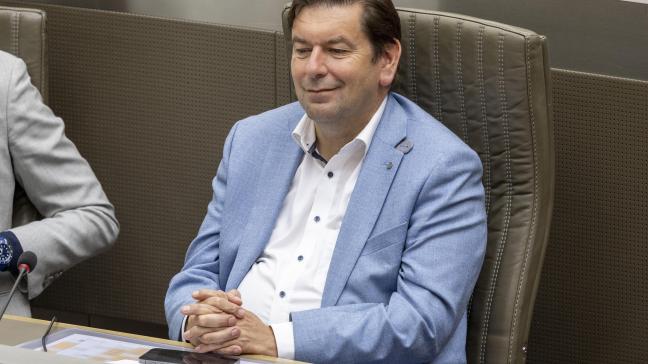 Zonder oplossing voor het stikstofprobleem, komt er met ons geen Vlaamse regering, zegt landbouwspecialist Bart Dochy van cd&v op 25 september in de wandelgangen van het Vlaamse Parlement.
