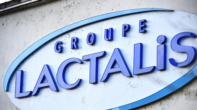 De Franse zuivelgigant Lactalis wil op termijn in Frankrijk 9% minder melk ophalen. De Franse melkveehoudersorganisaties zijn verontwaardigd.