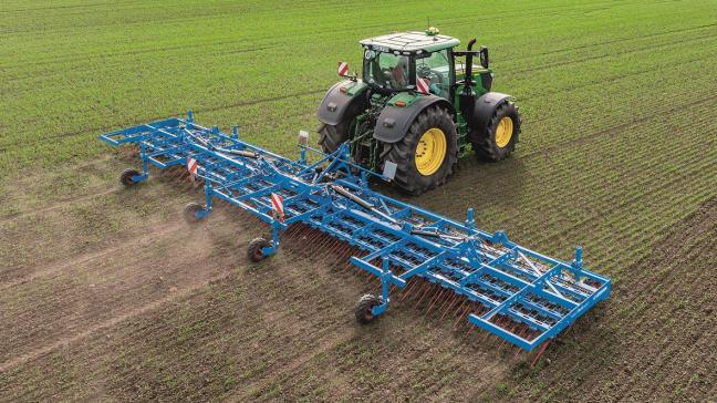 De nieuwste Thulit-wiedeg van Lemken heeft een werkbreedte van meer dan 12 m.