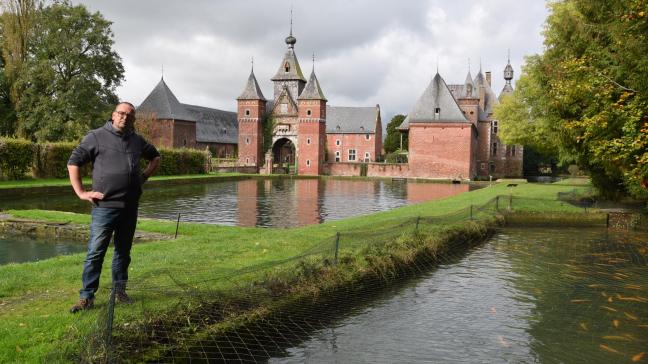 De visvijvers van de Commanderie7 liggen in de schaduw van het lokale kasteel in het hart van Sint-Pieters-Voeren.