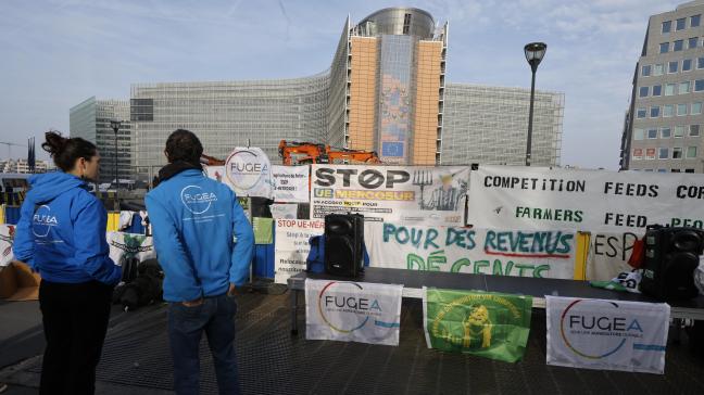Het Mercosur-vrijhandelsakkoord van de Europese Unie is controversieel bij boeren. Fugea en een aantal landbouwpartners organiseerden op 13 november nog een protest ertegen voor het Berlaymont, het hoofdkwartier van de Europese Commissie.