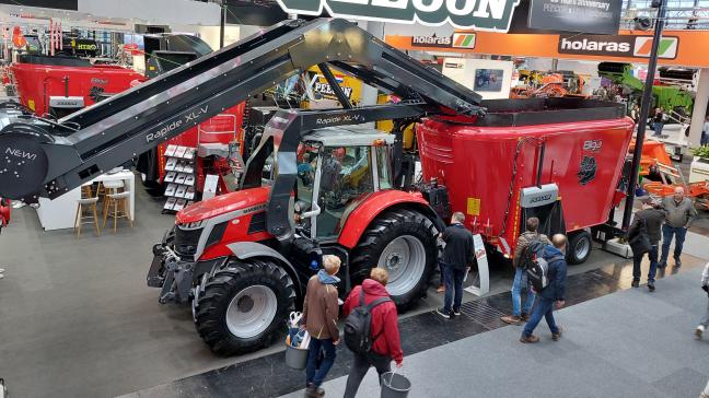 Peecon ontwikkelde een nieuw uitkuil- en voermengsysteem rondom een klassieke tractor.
