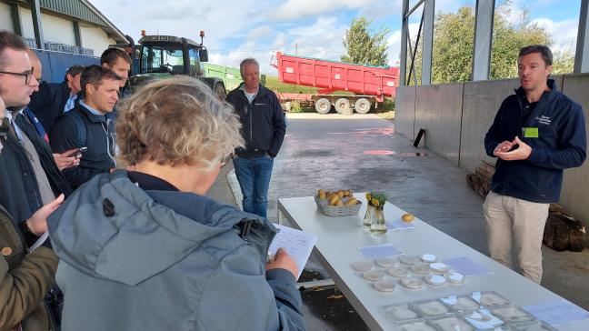 Wouter Devarrewaere (Bayers ForwardFarm- manager) geeft hier meer uitleg over het biologische product Serenade, dat in  aardappelen wordt  toegepast..