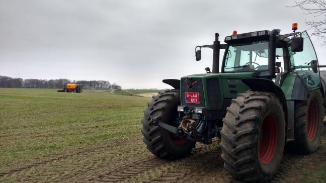 Op percelen met nitraatgevoelige teelten in gebiedstype 2 en 3 zullen geen nitraatgevoelige teelten toegelaten zijn op de eerste 5 m langs waterlopen die opgenomen zijn in de Vlaamse Hydrografische Atlas (VHA).
