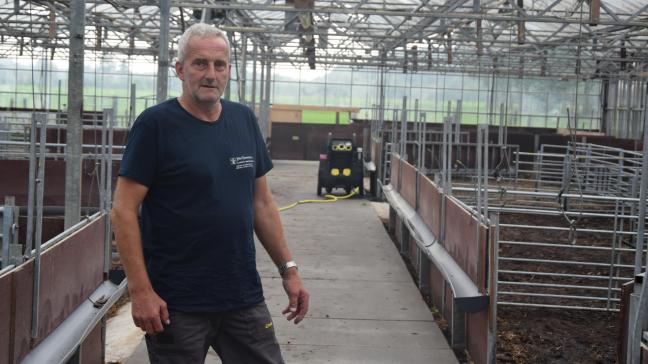 De stallen van schapenhouder John Vermetten stonden nog leeg in augustus.