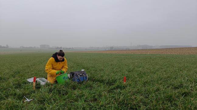 Het onderzoeksproject MiCoS focust op vervuiling door microplastics in landbouwbodems in de Benelux.