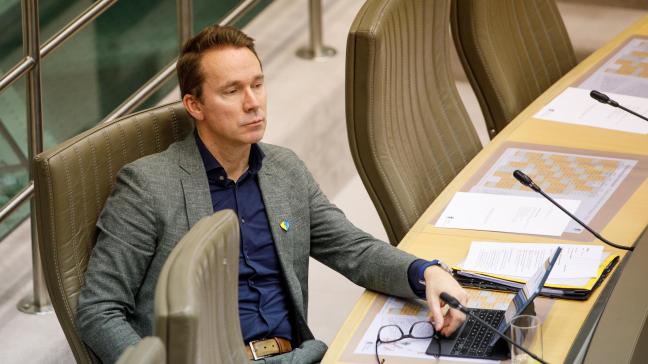 Vlaams minister van Landbouw en Omgeving Brouns verleent De Watergroep toestemming om drinkwater te blijven winnen, ook al overschreiden de waterwinningsgebieden in West-Vlaanderen de Europese norm voor triazool.