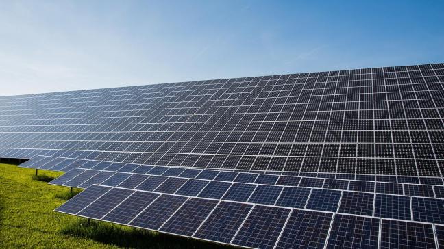 Projecten met zonnepanelen krijgen een ongunstig advies wanneer ze niet verenigbaar zijn met de agrarische bestemming van de percelen.