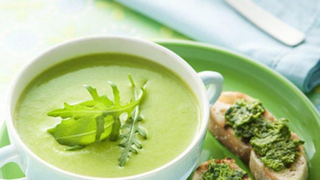 aspergesoep_met_crostinis_en_pesto