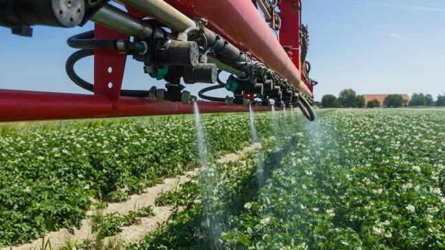 High Tech Air Plus (HTA)-systemen werken met een aparte luchtcompressor, die lucht en vloeistof actief mengt nog vóór  deze in de spuitdop   komen.