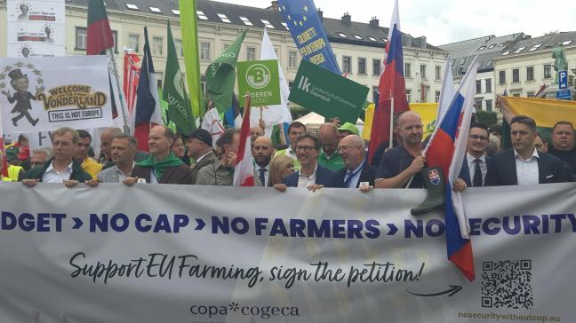 Landbouworganisaties hekelen de plannen van de Europese Commissie, die volgens hen bespaart op landbouw en voedselproductie in onzekere tijden.