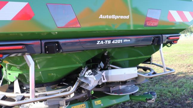 De nieuwe Amazone AutoSpread krijgt naast  de ArgusTwin-ogen  (boog rond de strooischijven) ook 2 extra meetcellen (in de ZA-TS-band) om de werpafstand van de korrel vast te leggen.