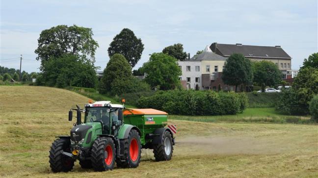 Voor de aankoop van een landbouwmachine kan een landbouwer wel rekenen op steun van het VLIF en een loonwerker niet. Die ongelijke behandeling is al lang het onderwerp van discussie.