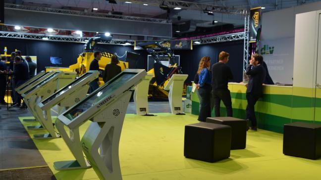 Veehouders kloppen bij DLV aan op de beurs voor advies over de toekomst van hun bedrijf.