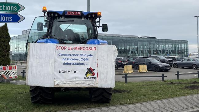 Een zeventigtal boeren en actievoerders protesteerden op 17 december aan de luchthaven van Luik tegen onder andere het Mercosur-handelsakkoord.