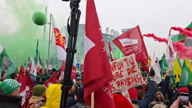 Honderden tractoren hebben op 20 januari het Europees Parlement in Straatsburg geblokkeerd.