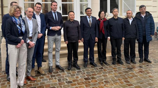 Jo Brouns heeft tijdens een overleg met de Chinese minister van Waterbeleid ervaringen in waterbeheer toegelicht.