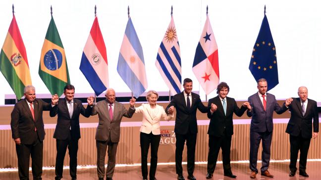 De Europese Commissie heeft besloten om het vrijhandelsakkoord met het Latijns-Amerikaanse handelsblok Mercosur voorlopig in werking te laten treden.