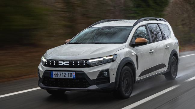 Met zijn royale binnenruimte en keuze uit 5 of 7 zitplaatsen is de Dacia Jogger Hybrid 155 de ideale gezinsbreak.
