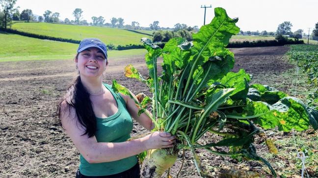 Studente Lobke Hamelink tijdens haar eindstage bij Amco Farm (Nieuw-Zeeland).