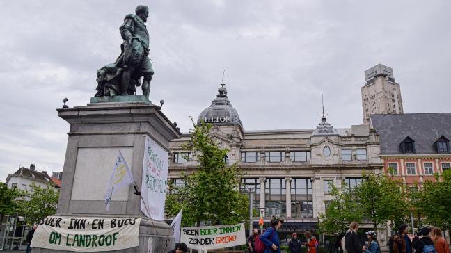 Niet toevallig voeren de betogers actie  in de buurt van de Boerentoren,  een symbolische plaats voor de  boerenstrijd.