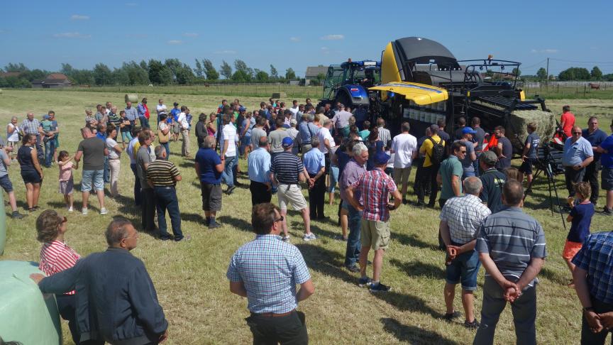 De graslanddemo van New Holland trok afgelopen zaterdag een mooie opkomst waarbij de Plus-uitvoering van de Big Baler de blikvanger was op het veld.