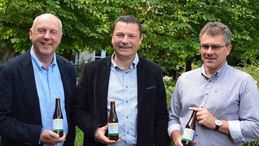 Ter gelegenheid van de 70
e
 editie van Agribex wordt een speciaal bier gelanceerd, de Agribex Tripel. Michel Christiaens, algemeen secretaris Fedagrim, Stefaan Forret, voorzitter beurscomité, en Alain Vander Cruys, 
beurscoördinator, tonen hier het eerste brouwsel.