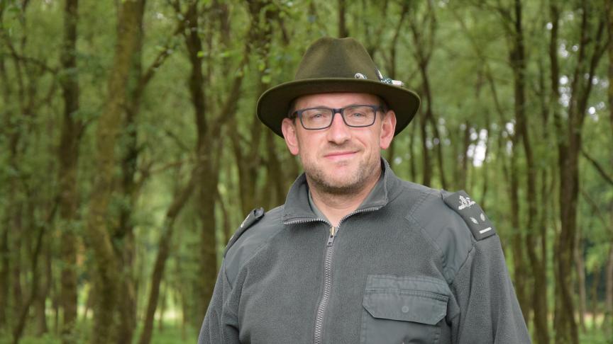 Thierry Petit is al bijna 20 jaar boswachter in het bosgebied van ‘La Rouge Poncé.’ Zijn takenpakket is divers, maar de communicatie en de uitwisseling met het grote publiek zijn voor hem essentieel.