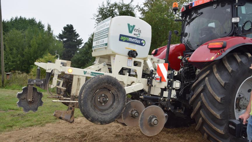 De pH, het organisch koolstofgehalte en de elektrische geleidbaarheid  kunnen vastgelegd worden door de Veris-bodemscanner.