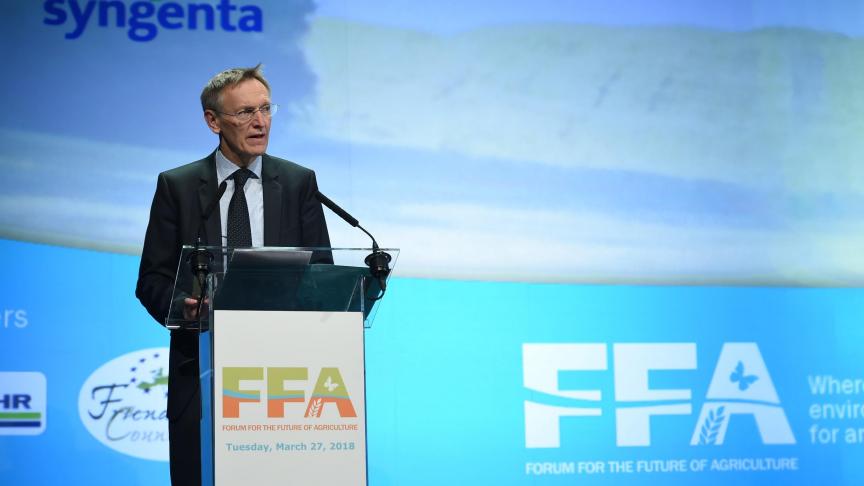 “Iedereen beschuldigt iedereen in de voedselketen, maar we moeten vooruit, en wel nu”, vindt voorzitter Janez Potocnik.