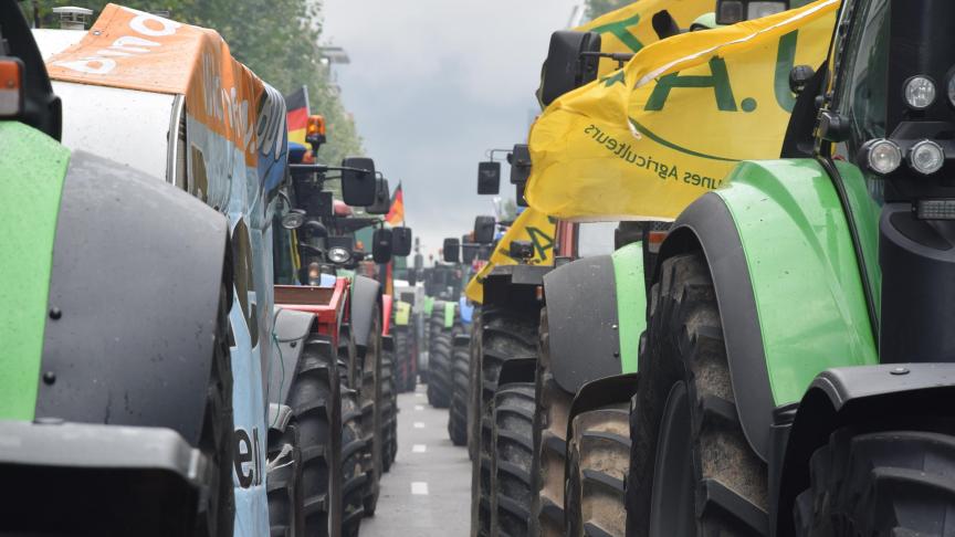Franse boeren protesteren voor betere prijzen. Slechte prijzen leiden met regelmaat tot betogingen, soms lokaal maar vaak ook in Brussel - waar het landbouwbeleid gemaakt wordt.
