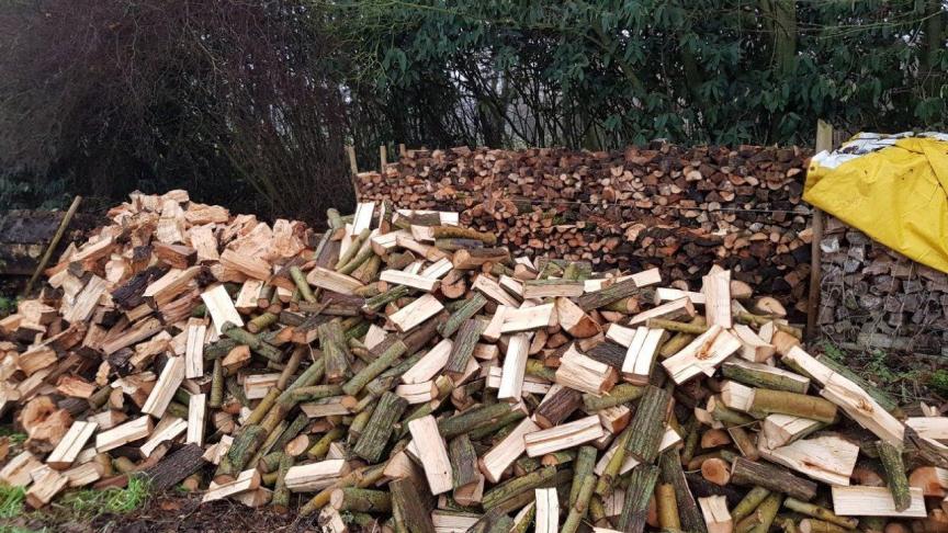 Brandhout wordt traditioneel veel gebruikt op het platteland.