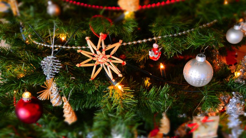 tree-branch-celebration-decoration-holiday-christmas-914957-pxhere.com