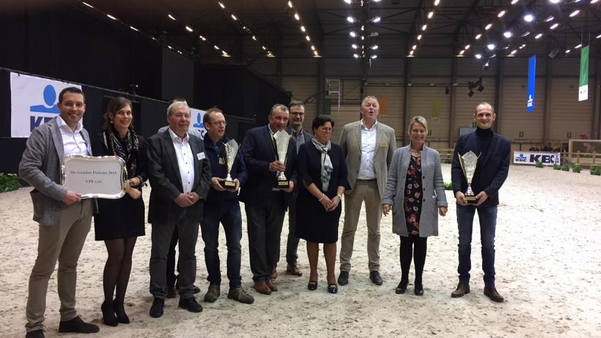 Award-winnaars gelauwerd door landbouwminister Joke Schauvliege (tweede van rechts).