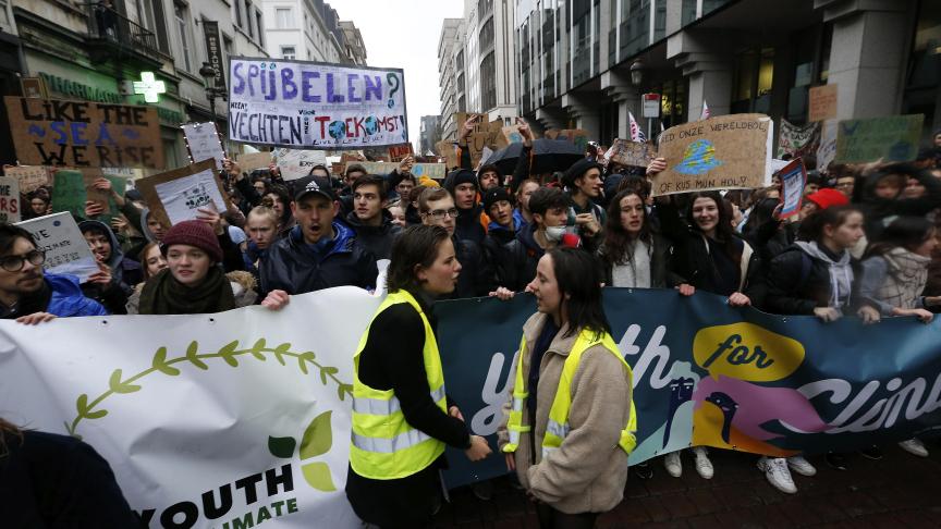 Voor de vierde keer betoogden jonge klimaatspijbelaars, op initiatief van Anuna De Wever (foto links vooraan) en Kyra Gantois uit Mortsel.