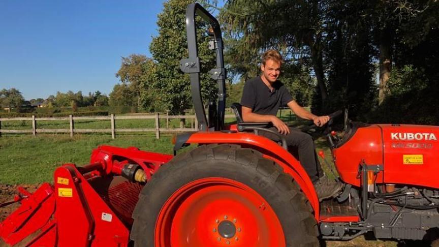 Filip leerde ontzettend veel van zijn stageboer, en eigenlijk van het hele gezin achter  het gemengd bedrijf.