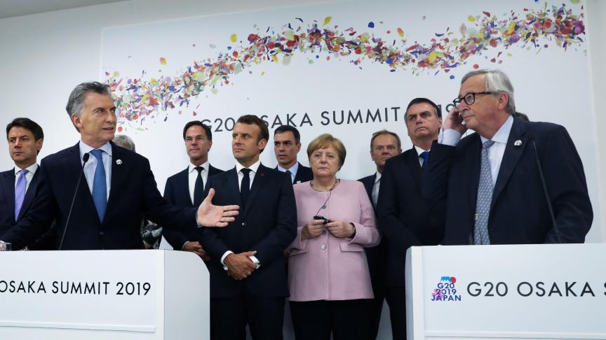 De Argentijnse president en Mercosur-voorzitter Mauricio Macri en voorzitter Jean-Claude Juncker van de Europese Commissie beklonken de handelsdeal tijdens de G20-top in Osaka.