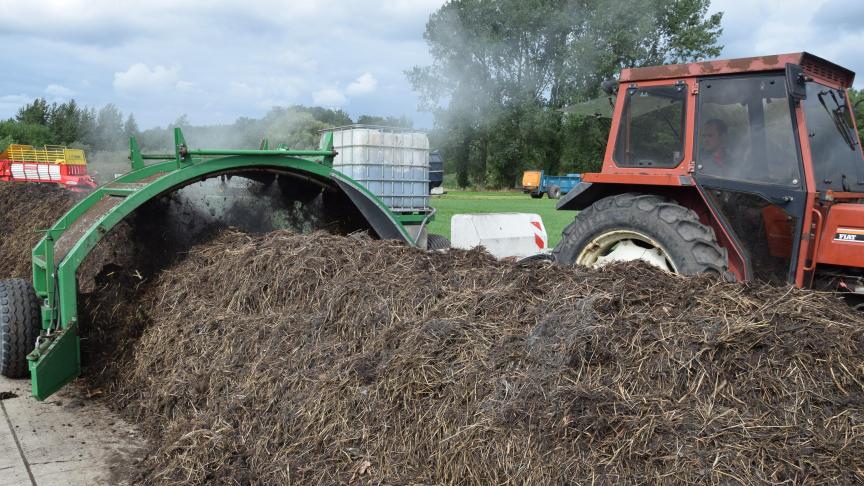 Uit langlopend onderzoek van het ILVO blijkt dat het gebruik van compost grote voordelen oplevert.