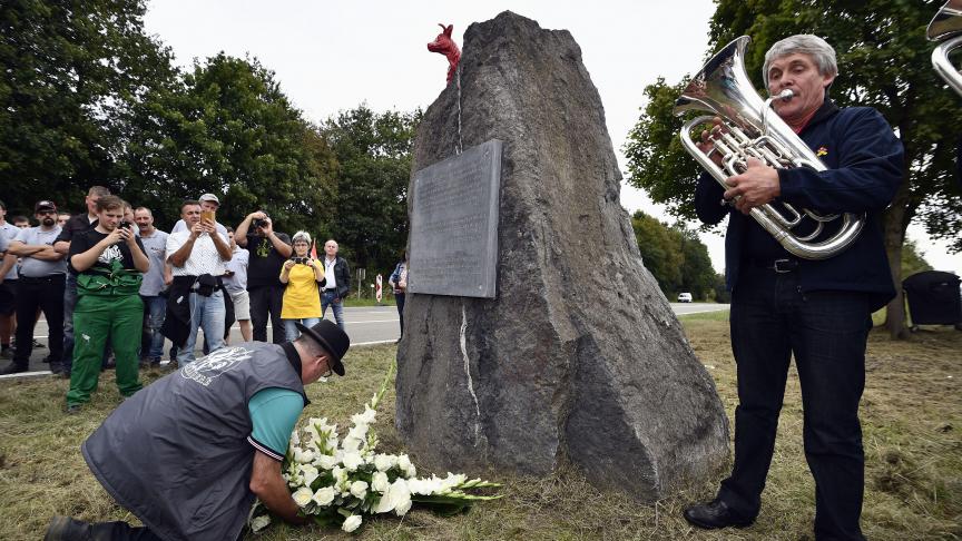 Kranslegging vanwege het 10-jarige jubileum van grootschalige melkacties.