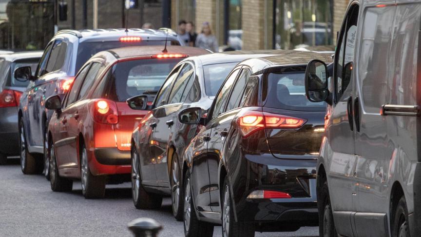 Om tot een echte vermindering van de uitstoot in Vlaanderen te komen, moet sterker ingegrepen worden op de transport- en gebouwensector, stellen milieuorganisaties.