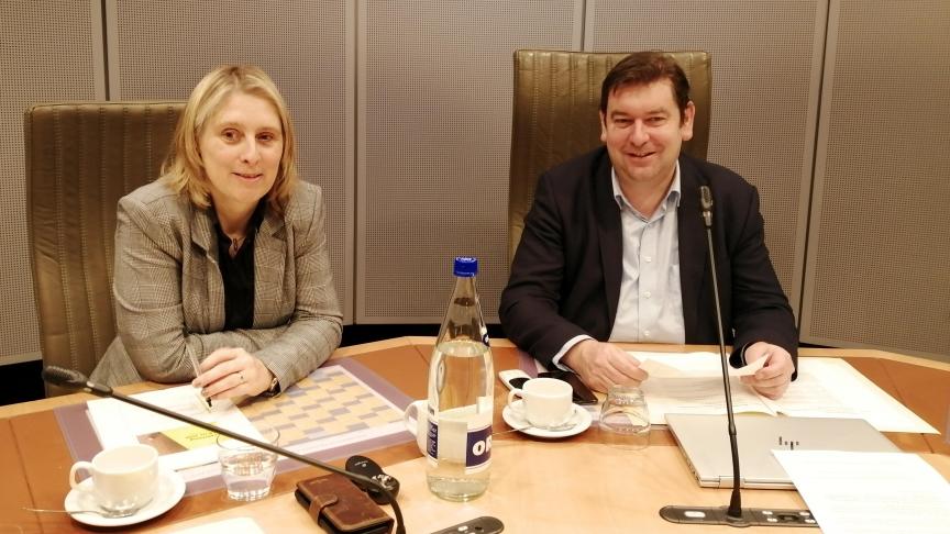 Patricia De Clercq, secretaris-generaal van het departement Landbouw&Visserij, en Bart Dochy, voorzitter van de commissie landbouw in het Vlaams parlement