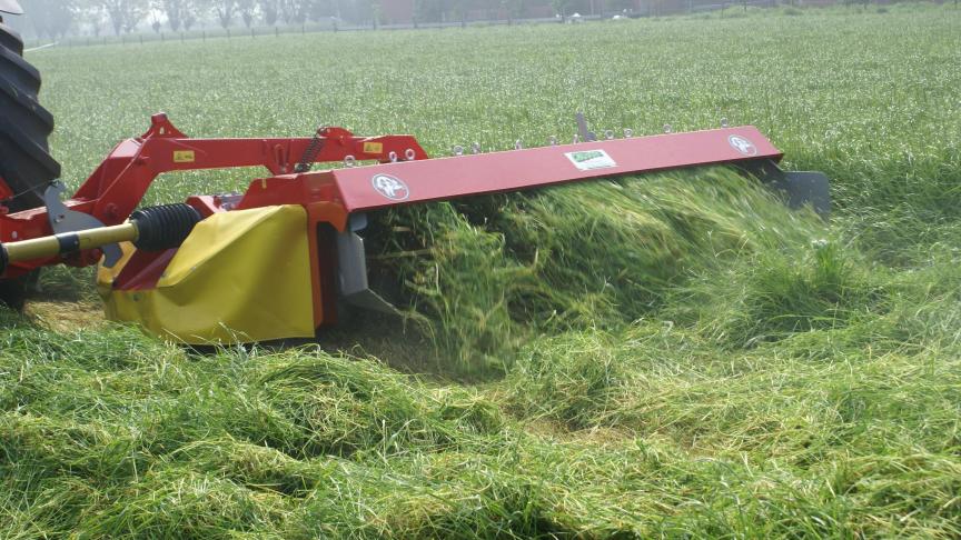 Belangrijk is dat de messen van de maaier zeker scherp genoeg zijn.