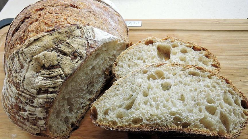 Het uiteindelijke brood zal een zuurdesembrood zijn, dat ook op onze planeet in de winkels komt te liggen.