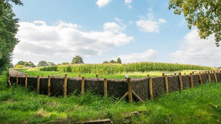 De provincie Vlaams-Brabant en de gemeente Sint-Genesius-Rode ronden een erosiebestrijdingsproject aan een landbouwperceel af.