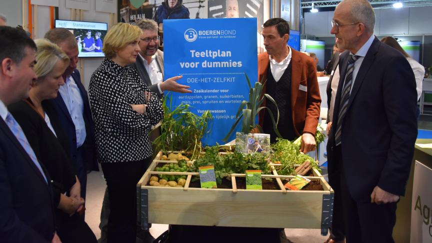 Landbouwminister Hilde Crevits op de stand van Boerenbond op de Agro Expo in Roeselare.