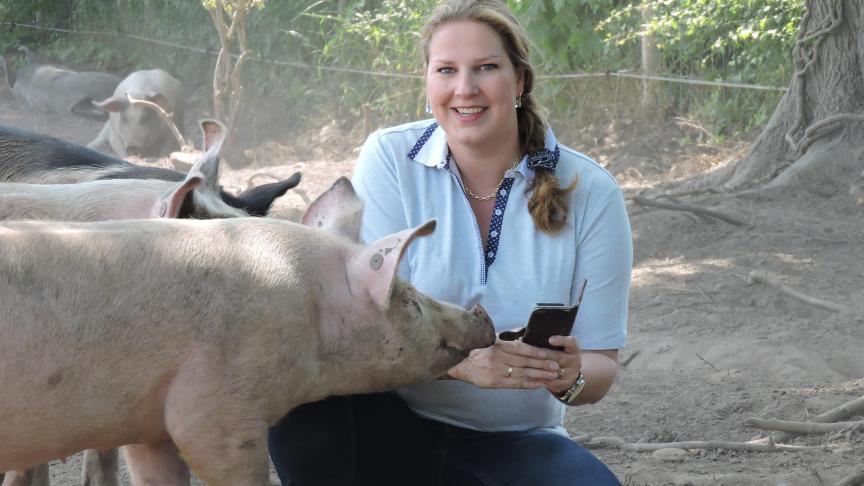 Merel Postma is, naast academisch consulent aan de UGent, tevens werkzaam als Manager ketenkwaliteit en Innovatie bij Livar, een varkensvleesconcept dat varkens houdt volgens de hoogste normen van dierenwelzijn.