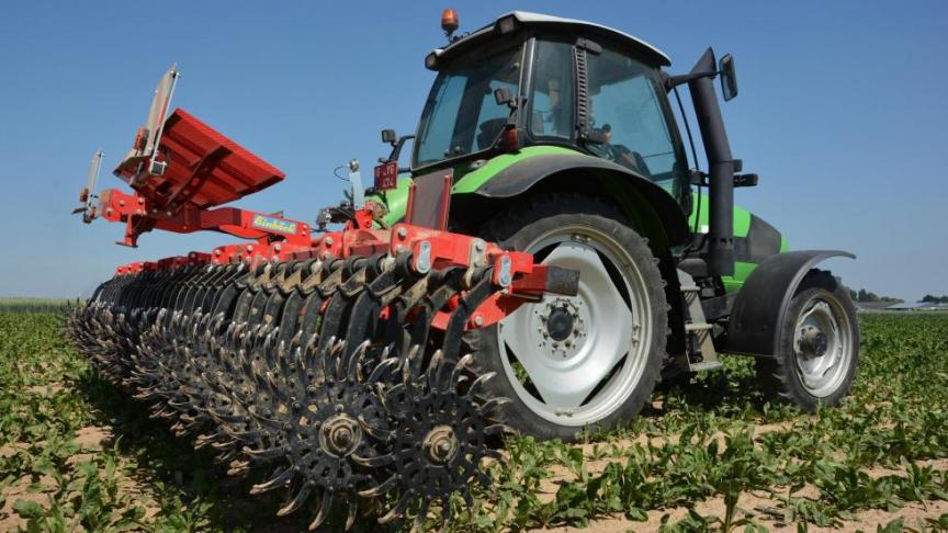 Mechanische onkruidbestrijding is een van de lopende agromilieumaatregelen.