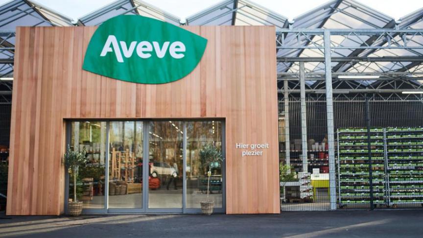 De trouwe blauwe en gele kleuren worden ingeruild voor een fris, groen logo dat voortaan het uithangbord wordt van de Aveve-winkels en de professionele Aveve-merken van Arvesta.