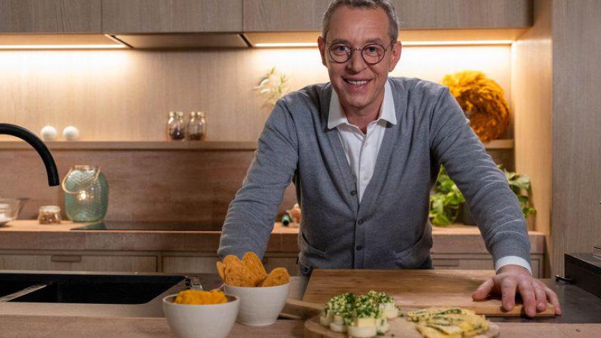 Topchef Bart Desmidt tovert vanaf 30 november heerlijke en haalbare feestgerechten op tafel.