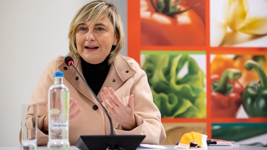 Vlaams landbouwminister Hilde Crevits lanceert het project Vlaamse Kost en roept iedereen op om ideeën aan te reiken voor een duurzame en innovatieve voedselstrategie.